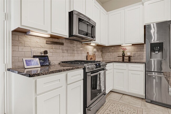 Building Photo - 5104 Chapel Heights Dr