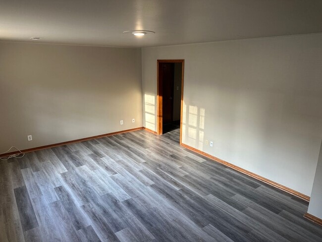Building Photo - Available Now! 3-Bed, 1-Bath Springdale Ho...