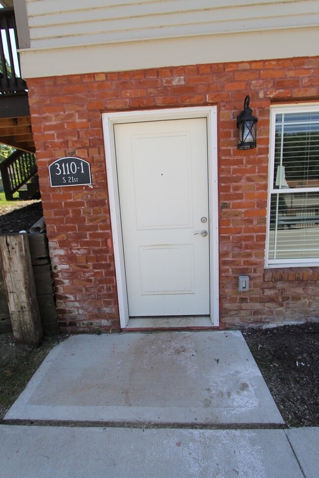 Building Photo - Modern One Bedroom Duplex at the Cottages -- A must-see!.