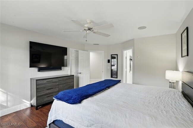 Building Photo - 9624 Crescent Garden Dr