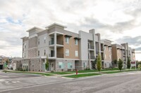 Building Photo - Charming Ashton Model Condo in Vista View:...