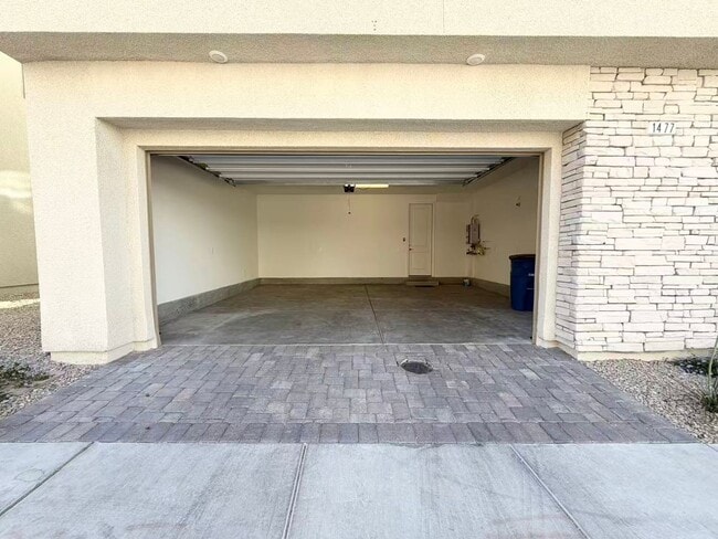 Building Photo - Wonderful 3-story single house in Kestrel Commons