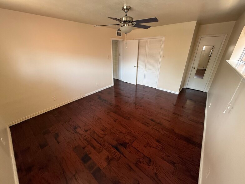 Building Photo - 8620 Baltimore Dr