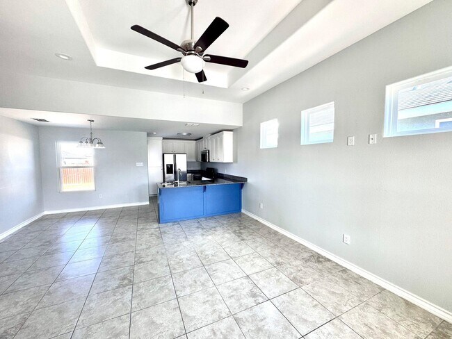 Building Photo - 515 Graneros Ave