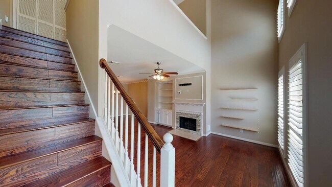Building Photo - 2128 Gillette St