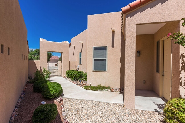 Building Photo - Beautiful Light and Bright Home located of...