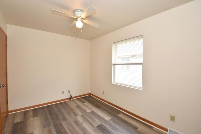 Building Photo - 3042 Hamlin Ave