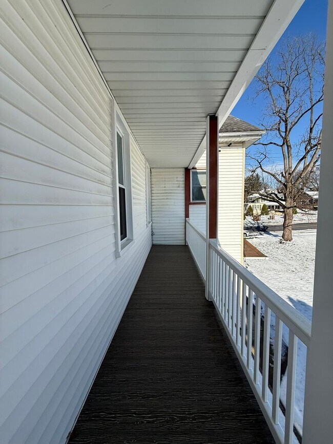 Building Photo - 310 W Market St