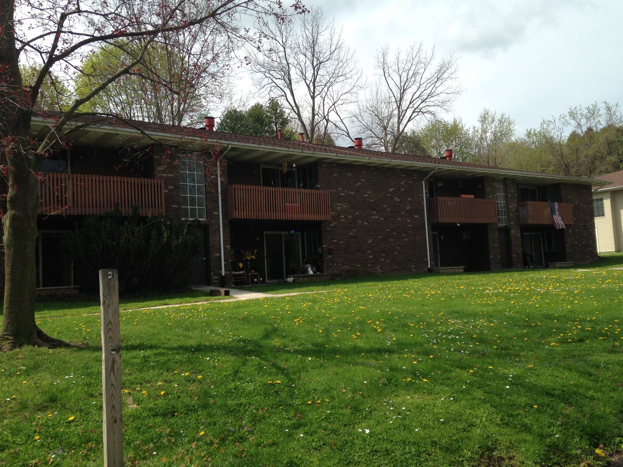 Building Photo - 5599 Thompson Rd