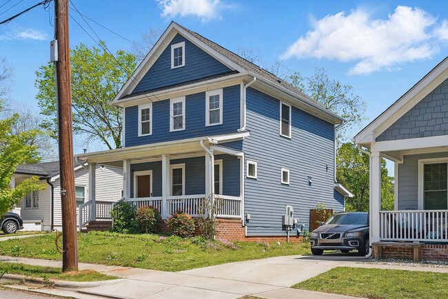 Building Photo - AVAILABLE-GREAT HOME IN THE HEART OF RALEI...