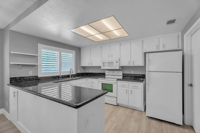 Building Photo - 74 Cedro Cir