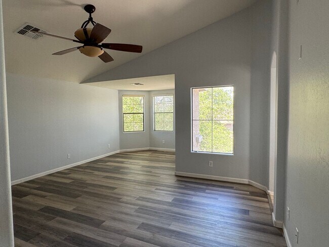 Building Photo - Updated 4 bedroom home in Casa Del Rey Com...