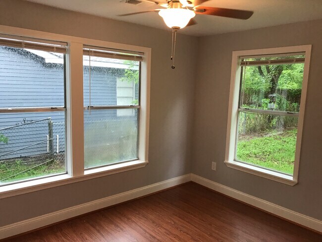 Building Photo - beautiful just remodeled home in Jones Creek. Move In Ready!