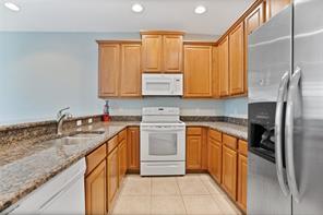 Building Photo - 1088 Crestwood Commons Ave