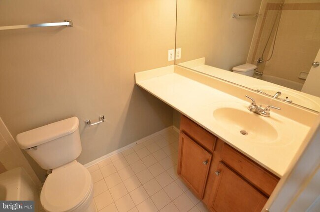 Building Photo - 1702 Ascot Way