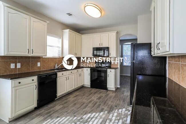 Building Photo - 4 Bedroom Pet-Friendly Home in Fort Worth, TX with Main Street Renewal