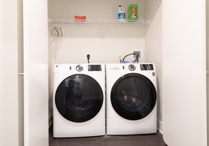 Building Photo - 601 E Pete Rose Wy