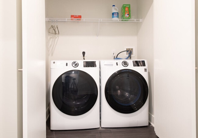 Building Photo - 228 Pike St