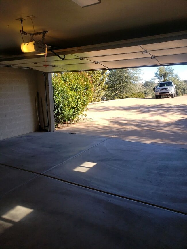 Building Photo - 2 bed / 2 bath - 2 car attached garage