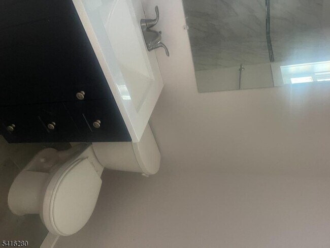 Building Photo - 10 Shaw Ave