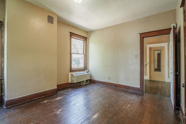 Building Photo - 1060 Grand Ave