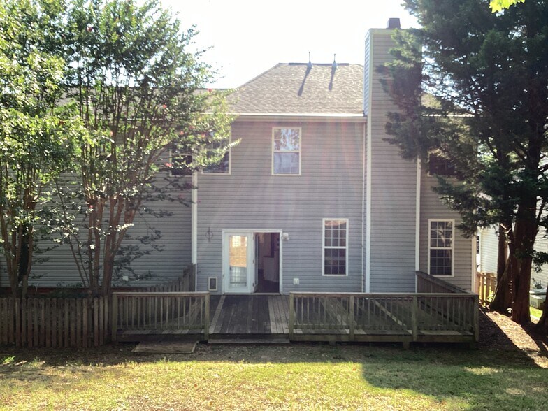 Building Photo - 121 Sandy Ln