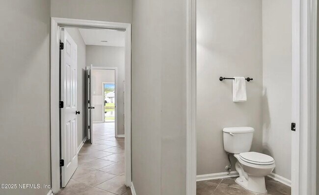 Building Photo - 1674 Hawkins Cove Dr E