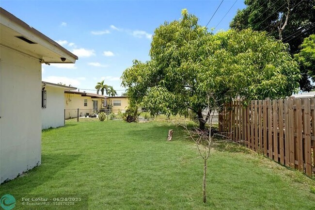 Building Photo - 4260 NW 173rd Dr