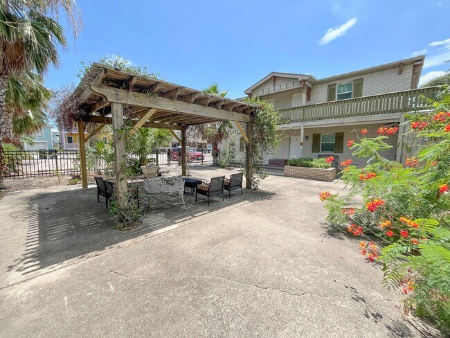 Building Photo - 1820 Avenue O 1/2