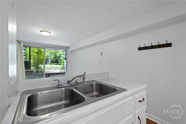 Building Photo - 207 E Charlton St