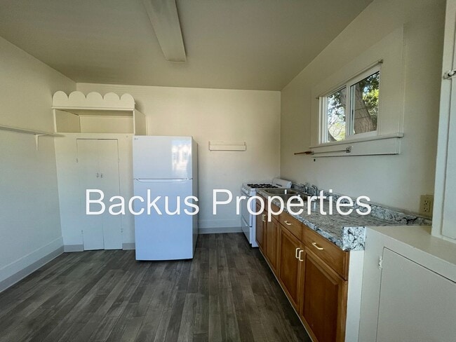 Building Photo - 361 Reeside Ave