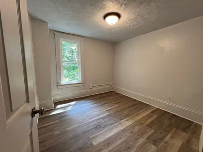 Building Photo - 353 Talbot Ave