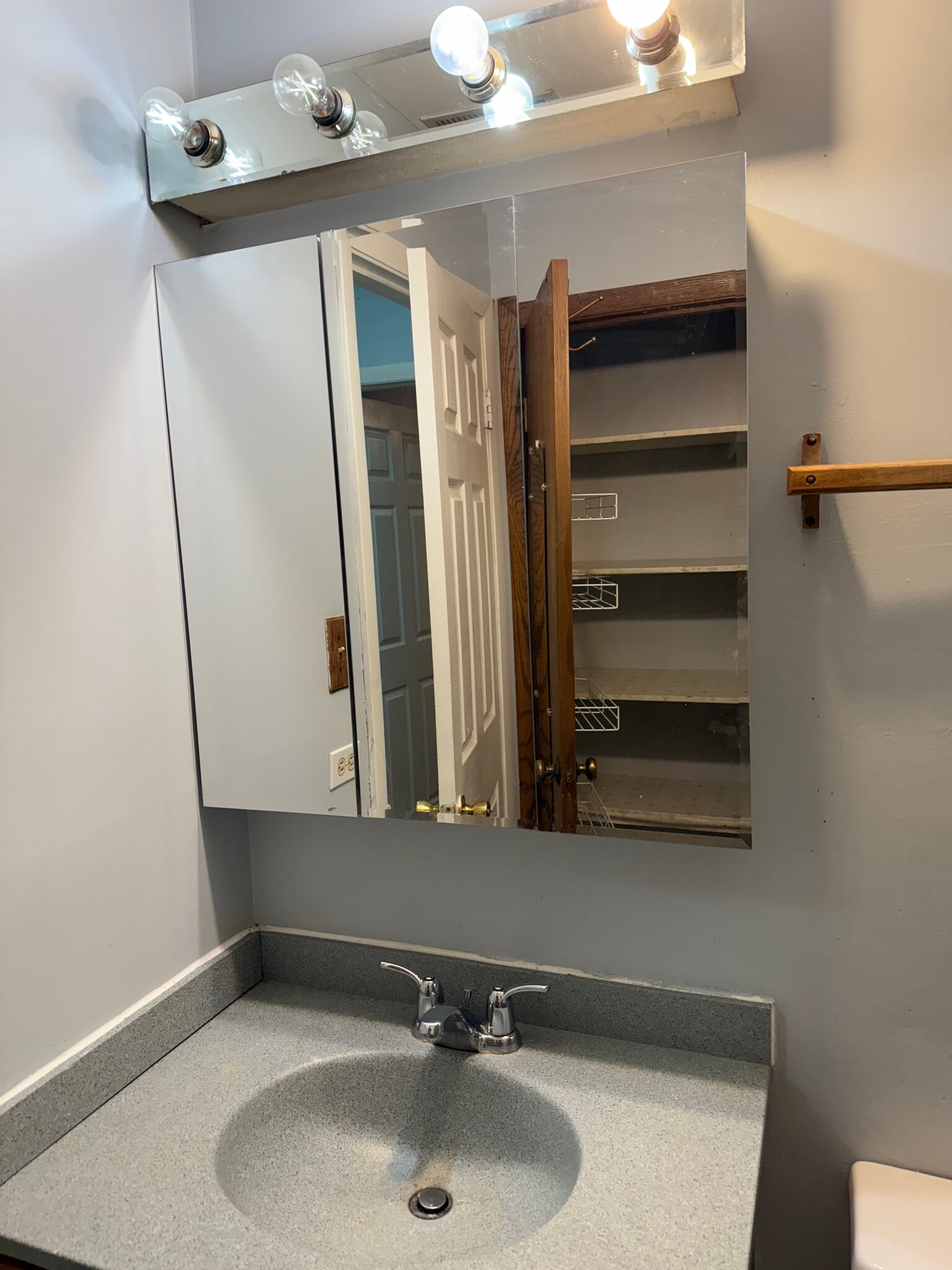 Building Photo - 11925 S Lawndale Ave