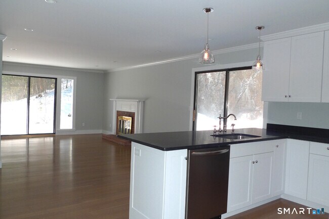 Building Photo - 342 Heritage Vlg