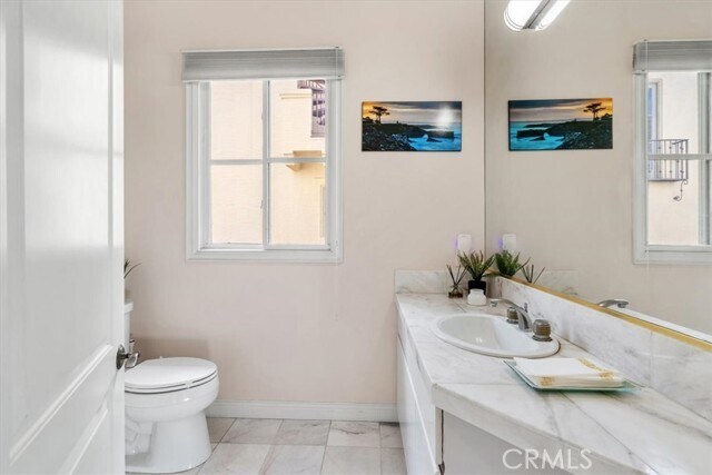 Building Photo - 723 S Broadway