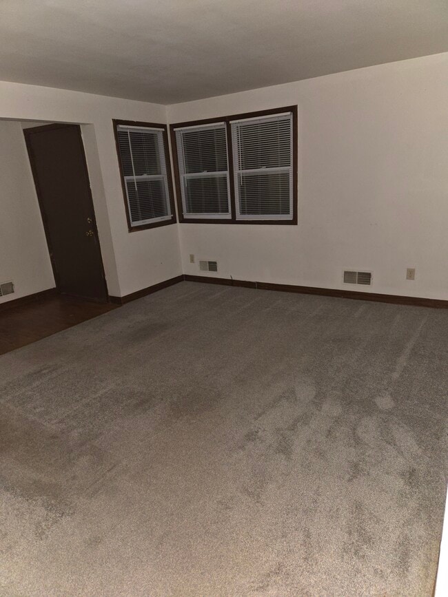 Building Photo - 231 Coolidge St