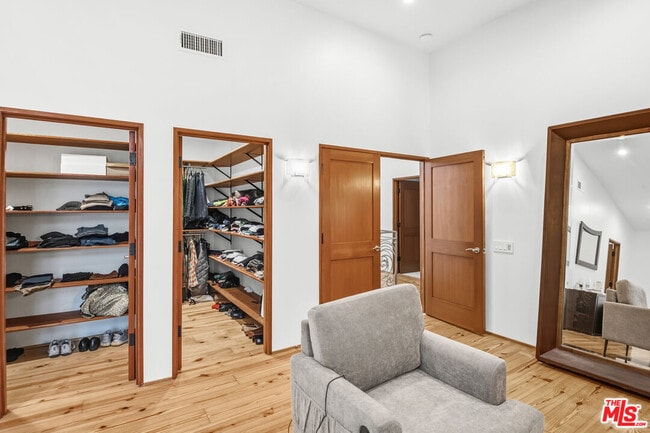 Building Photo - 10734 Lindbrook Dr