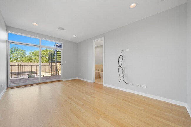Building Photo - 1541 N Bosworth Ave