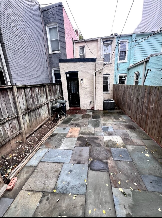 Building Photo - 1423 K St SE