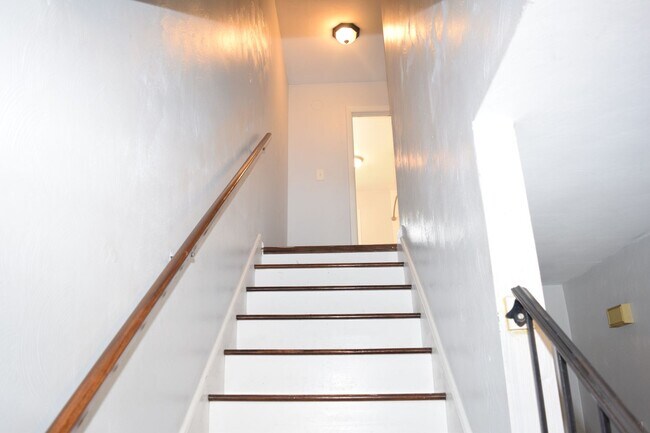 Building Photo - 215 Settlers Landing Road
