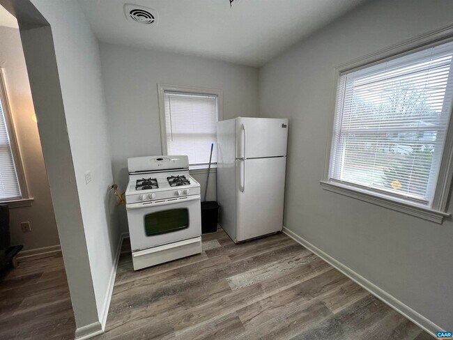 Building Photo - 301 7th St SW