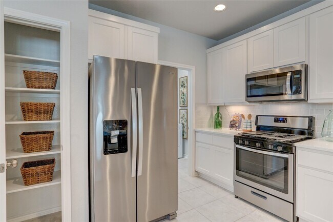 Building Photo - 1656 Artesian Spgs Xing