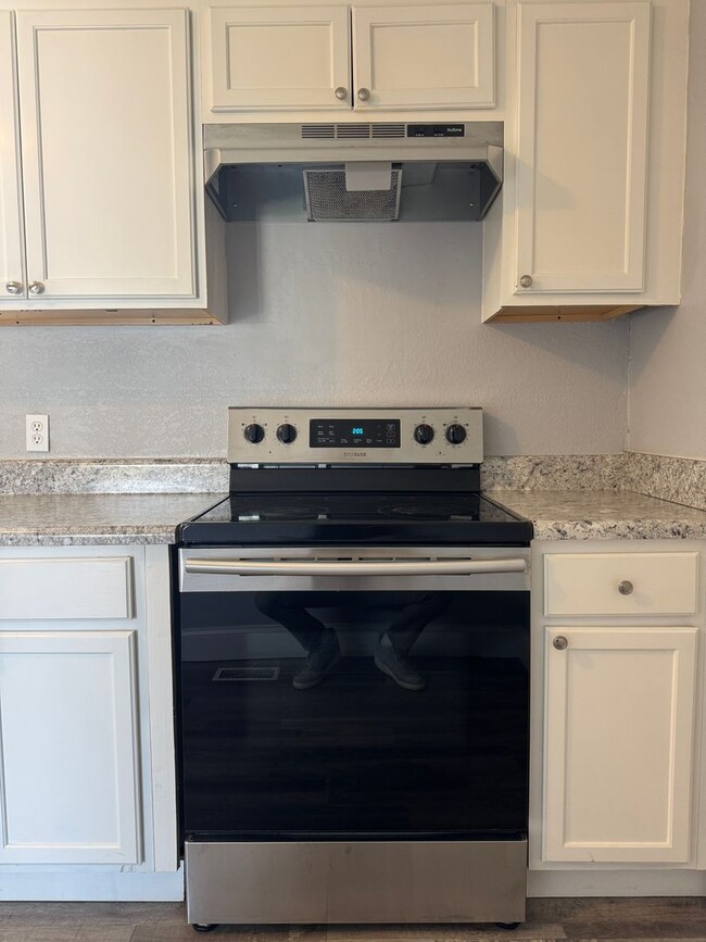 Building Photo - 1412 Carousel Rd