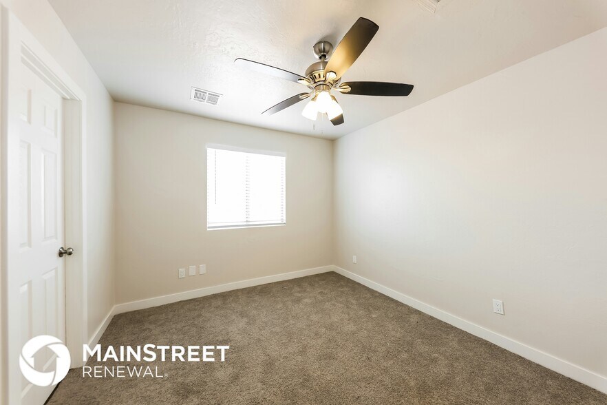 Building Photo - 5607 S 16th Dr