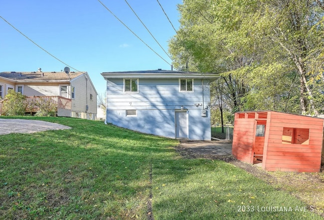 Building Photo - 3br 1ba ~ Security Deposit Alternative for...