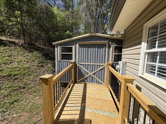 Building Photo - 534 Forest Ln