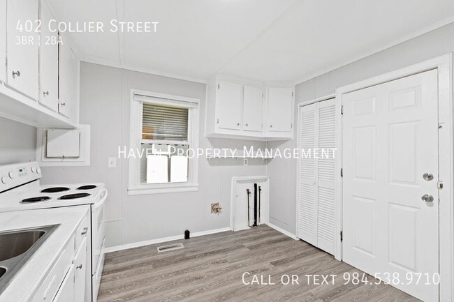 Building Photo - 402 Collier St