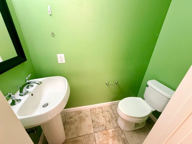 Building Photo - Spacious 3-Bedroom Townhome in Nohona at Mililani Mauka Available Now!