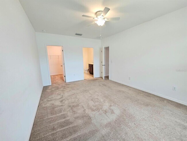 Building Photo - 3050 Beacon Dr