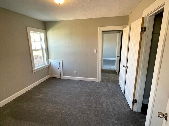 Building Photo - 6711 Dartworth Dr